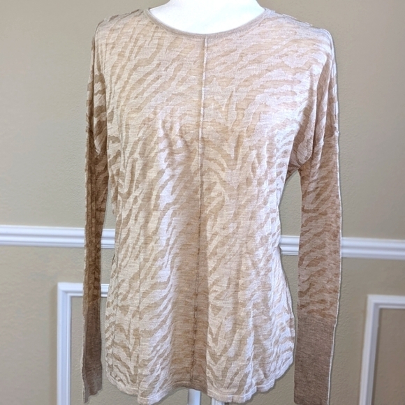 Semi Sheer Raw Hem Animal Print Lightweight Long Sleeve Top - Picture 1 of 2